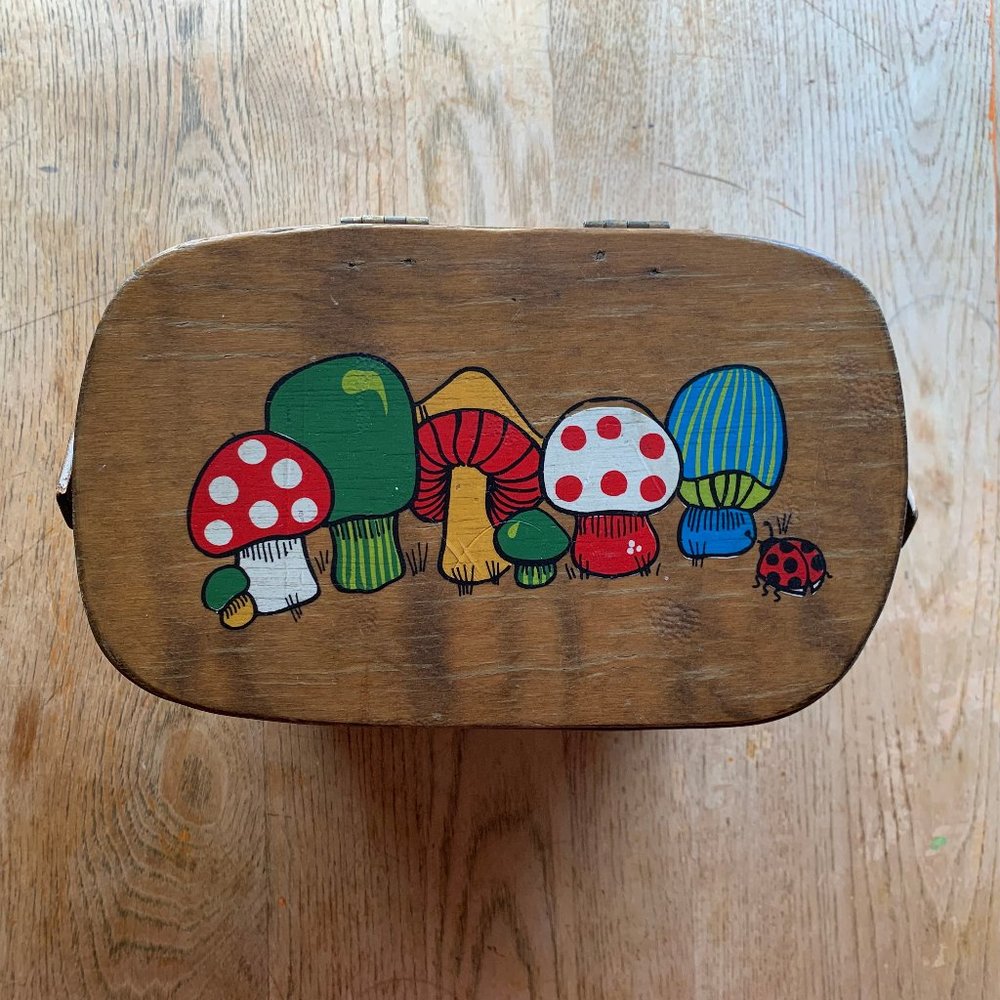 Vintage - Caro Nan - Basket Purse Painted Mushrooms Ladybug